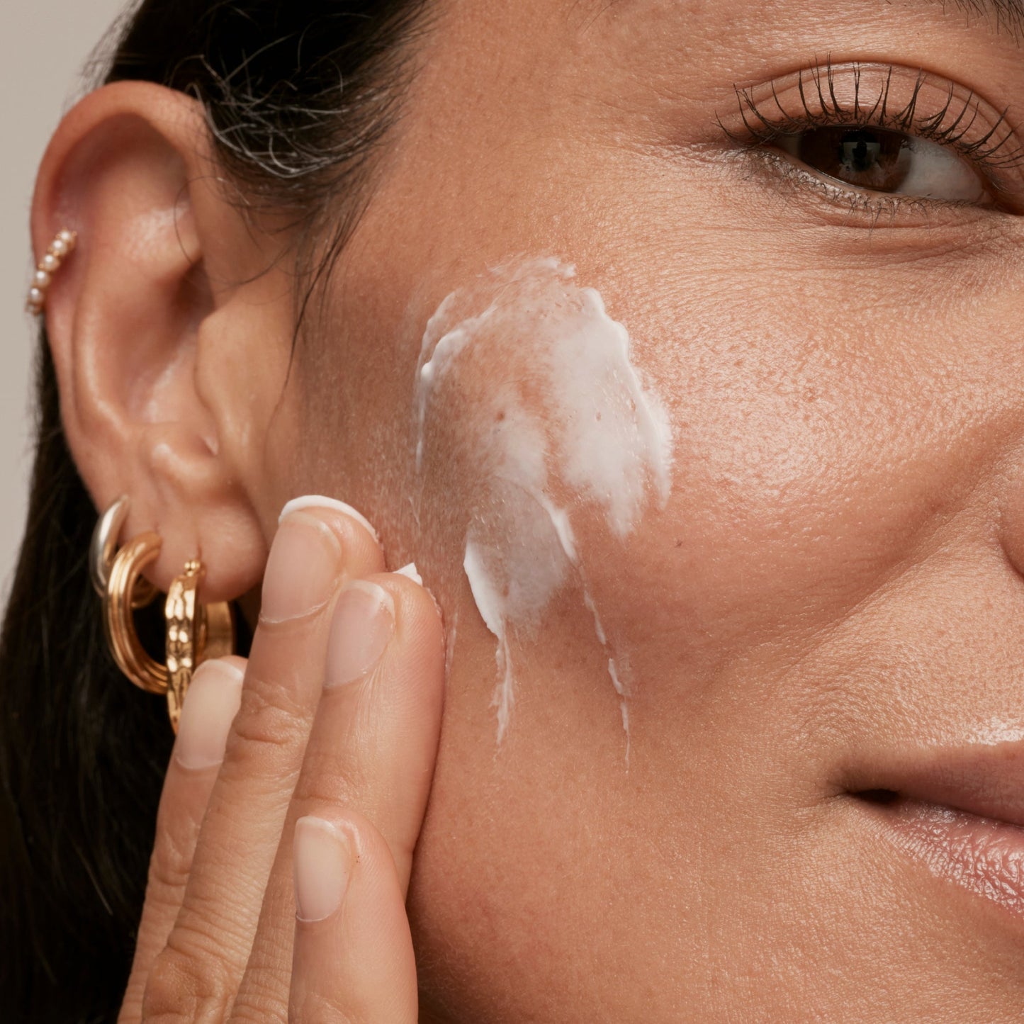 simple-skincare-cleanser-and-ceramide-moisturizer-duo-i2 INKEY_DTC_Bio-ActiveCeramide_Ppage_Model_02_dd0fc443-e441-4e82-ac65-ebe93c1b6365_1.jpg