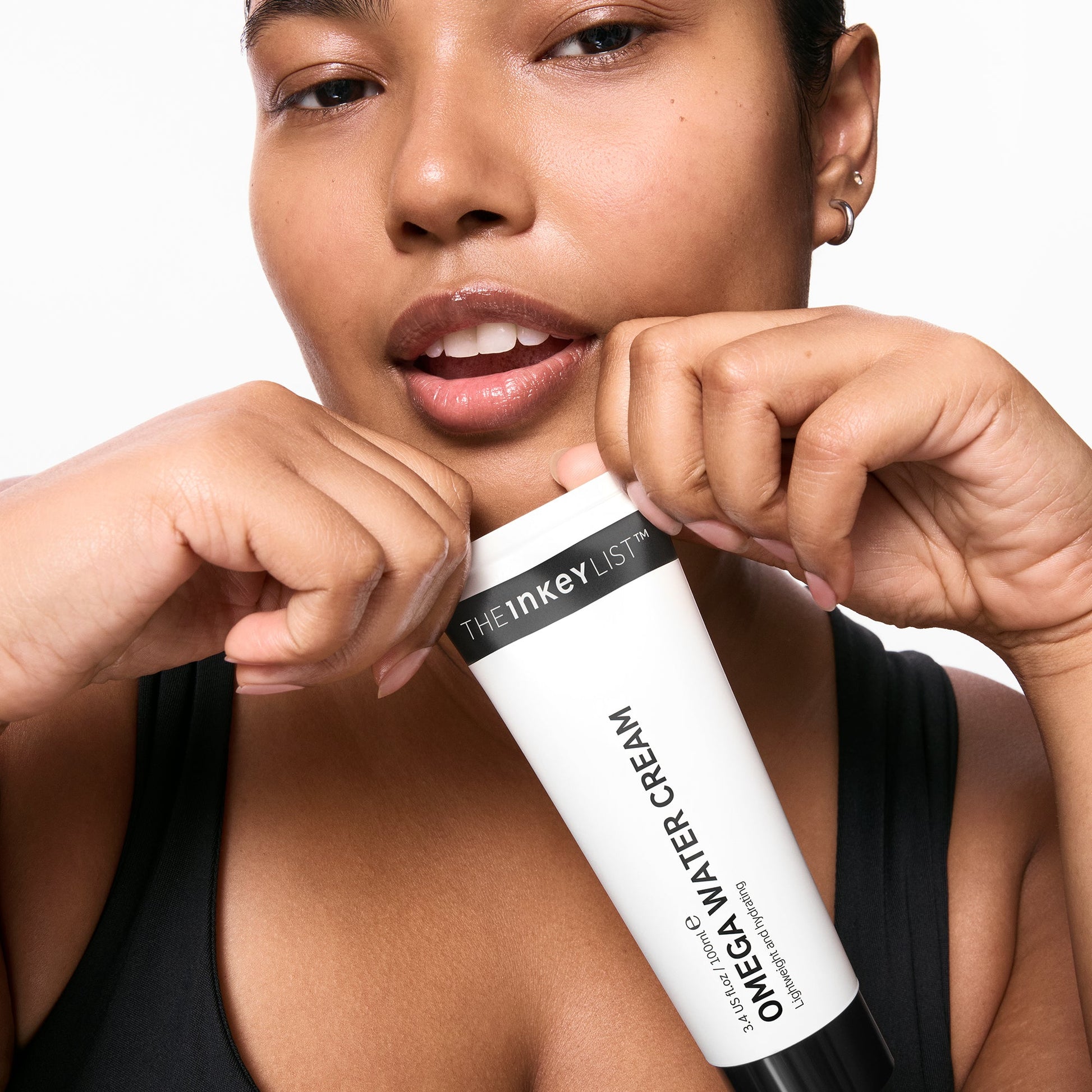 supersize-omega-water-cream-100ml-v2 03_KAFFYA_07_HOLDING_OMEGA_SUPERSIZE_001.jpg