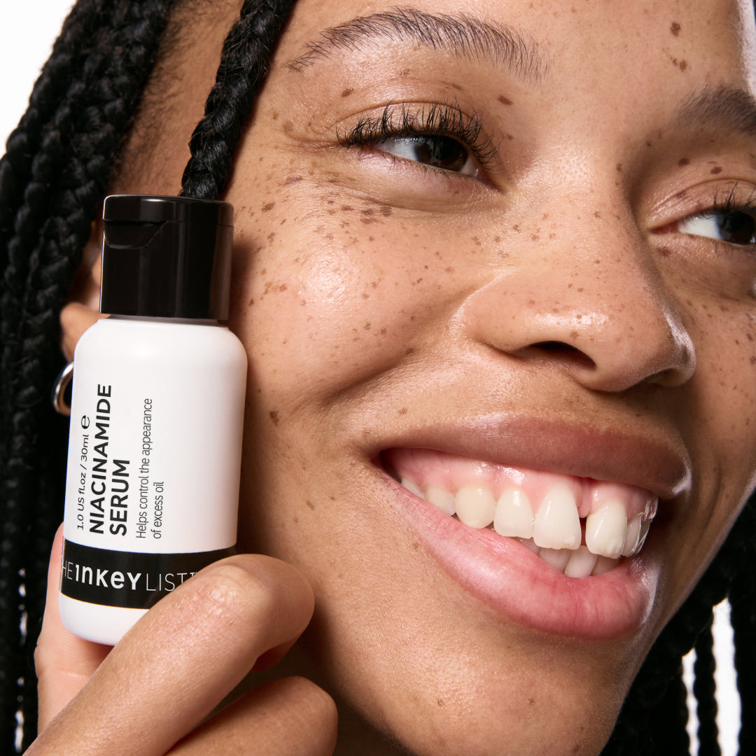 10-niacinamide-serum-duo-d9 Model01_d6be0920-41bd-4df2-8281-5a1face2e177.jpg