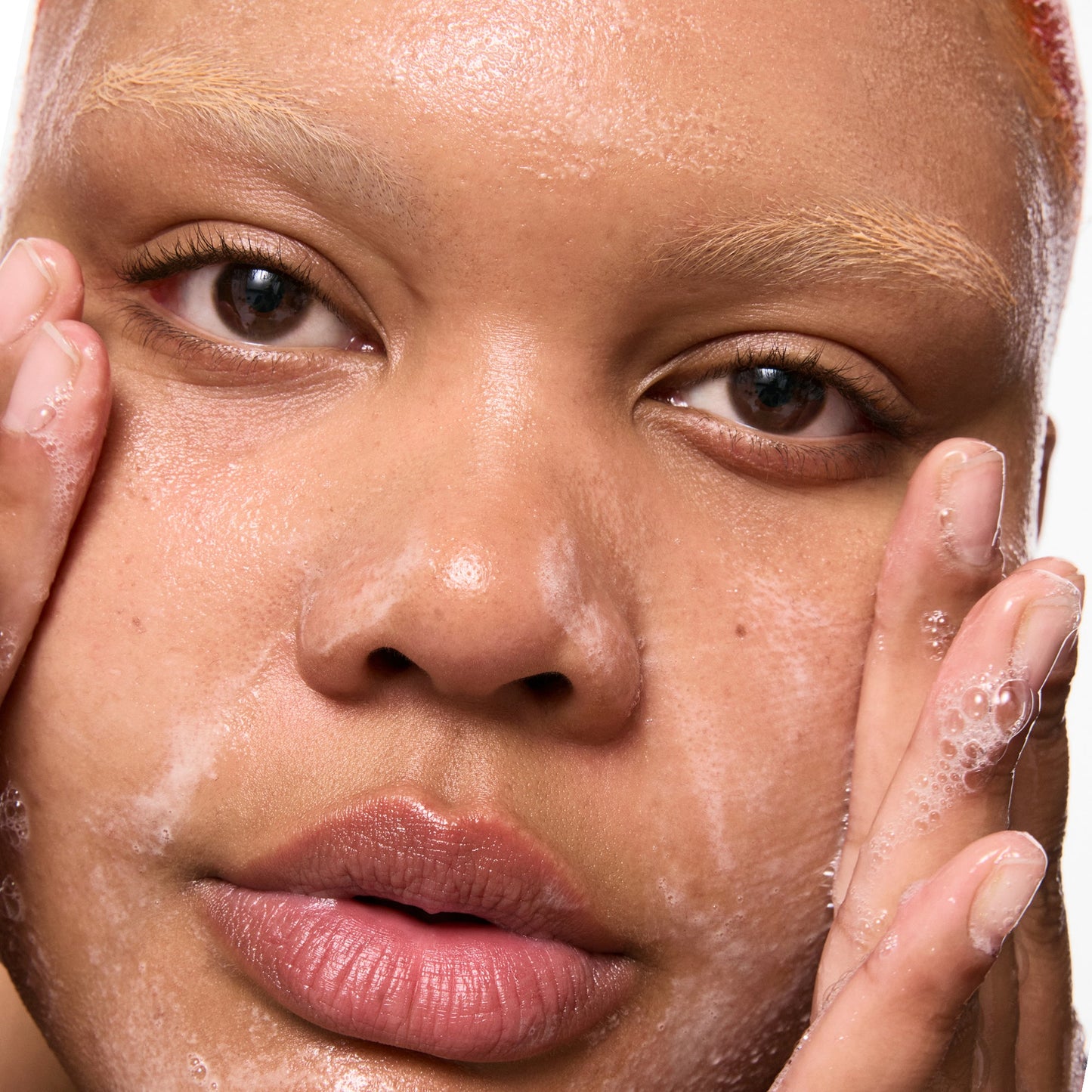 salicylic-acid-cleanser-150ml-r3 Omega50_Model_2000x2000-1_ce0a3018-d6f0-4ed9-a17d-0096b80b29f6.jpg