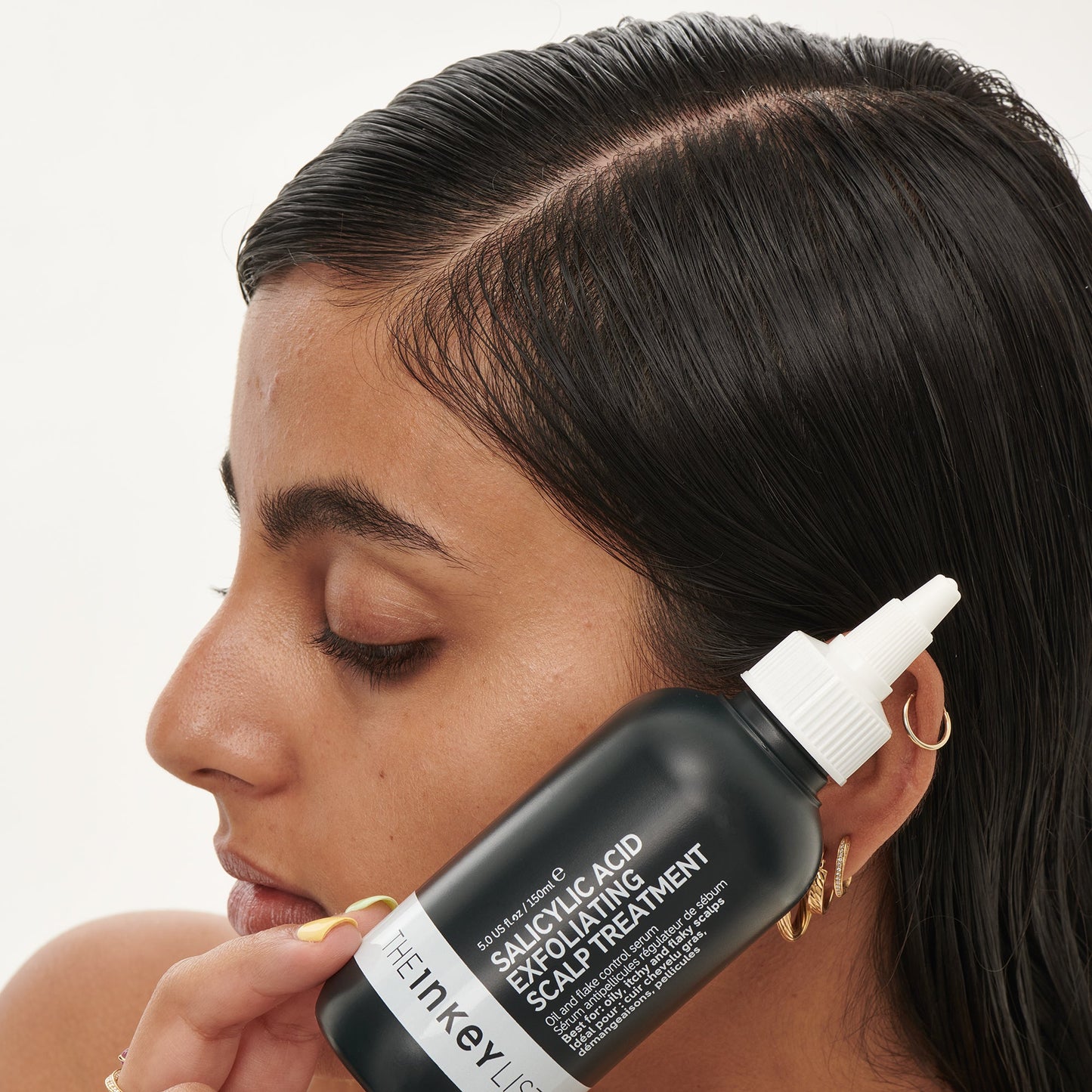 clean-and-healthy-scalp-duo-i7 SallyHAIR_ModelLifestyle_2e55b949-fa6c-43b1-8dc6-497be78c74bb.jpg